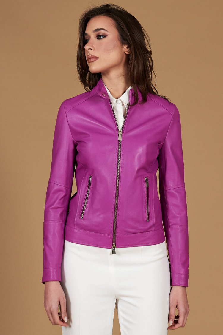 Lila bikerlederjacke...